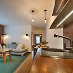 Happy House & Sauna Apart Otel 4*