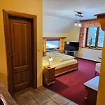 Happy House & Sauna 4*
