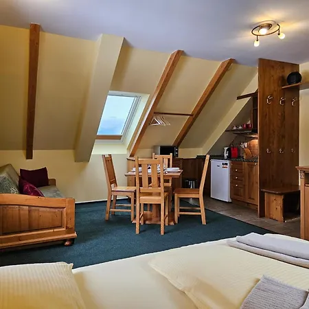 Happy House 4*
