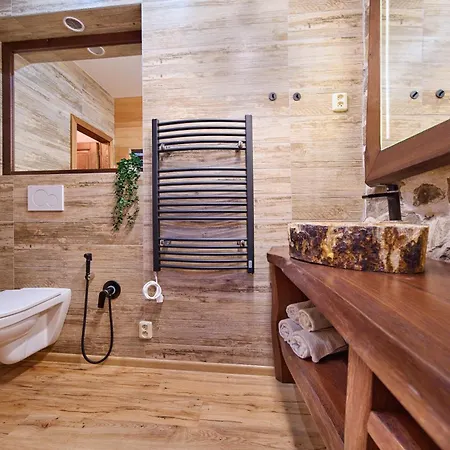 Happy House & Sauna Aparthotel 4*