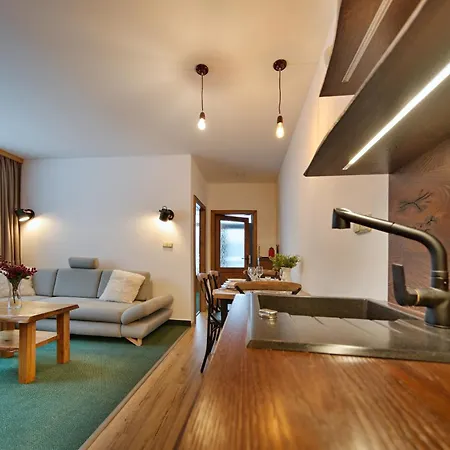 Happy House & Sauna Aparthotel 4*