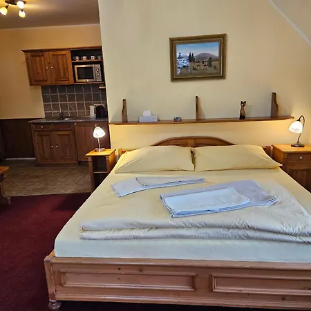 Happy House & Sauna Aparthotel 4*