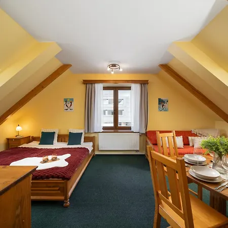Happy House & Sauna Aparthotel 4*