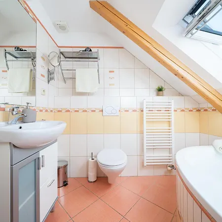 Happy House & Sauna 4*