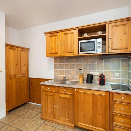 Happy House & Sauna Aparthotel 4*