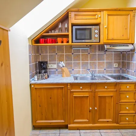 Aparthotel Happy House & Sauna 4*