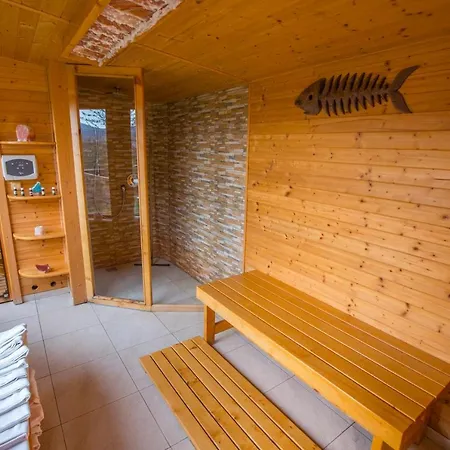 Happy House & Sauna Apart-hotel 4*