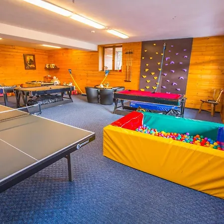 Happy House Aparthotel 4*